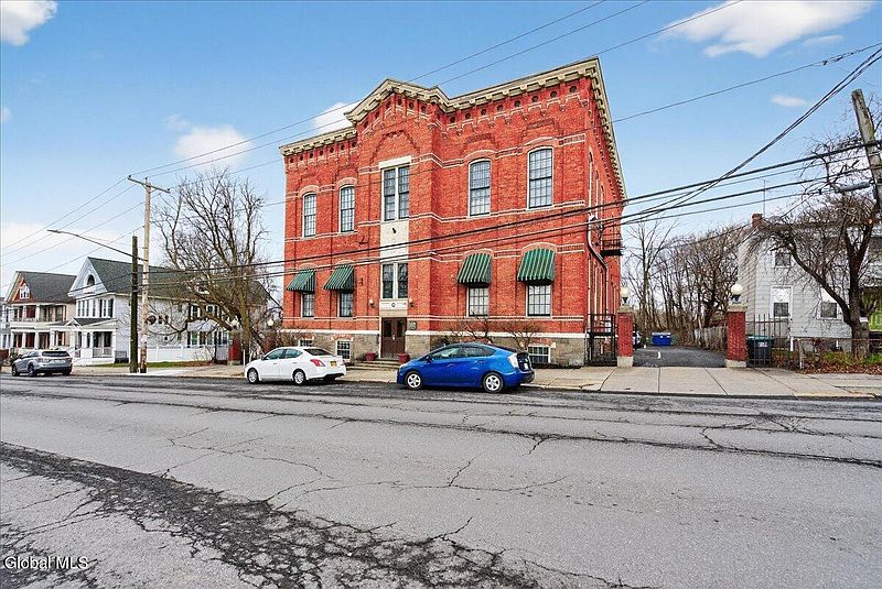 3rd image of 196 Morton Avenue APT 103