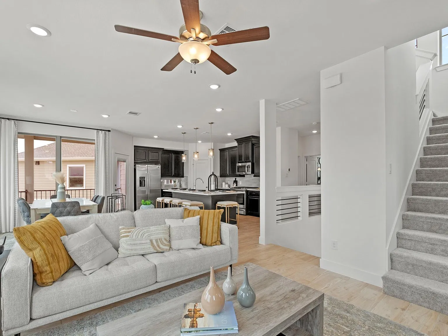 3 bed, 3.5 bath, 2385 sqft, $3,500 — Photo 2