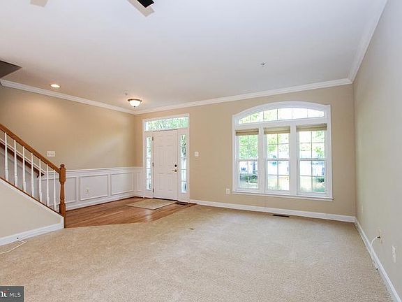 4th image of 602 Garden View Sq