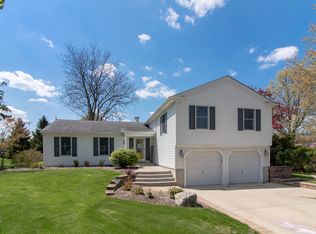 1053 Bluestem Ln, Batavia, IL 60510