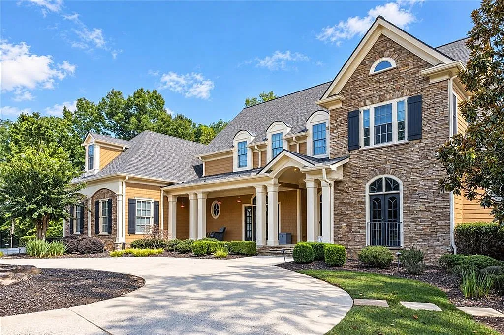7 bed, 7.5 bath, 8592 sqft, $11,000 — Photo 2