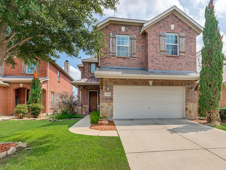 15924 Alvarado Dr — Photo 1