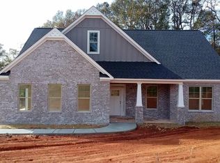 181 Lakewood Cove Dr, Demorest, GA 30535