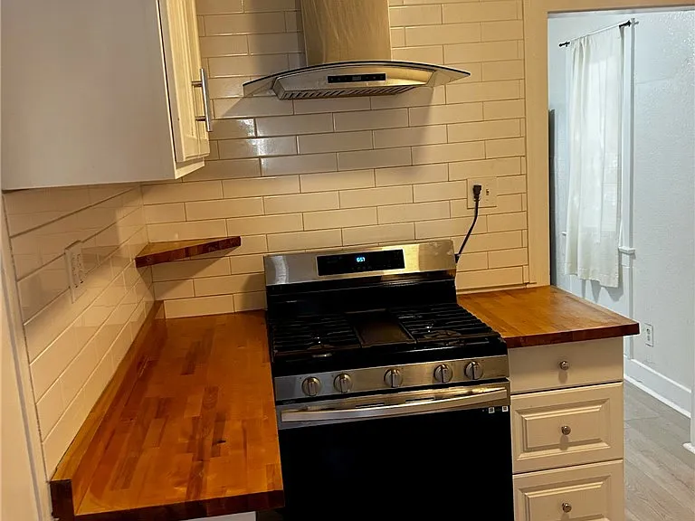 3307 Spruce St — Photo 7