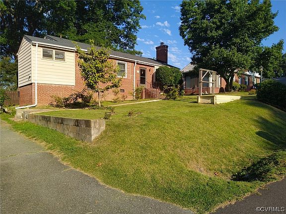 3rd image of 5104 Hill Dr