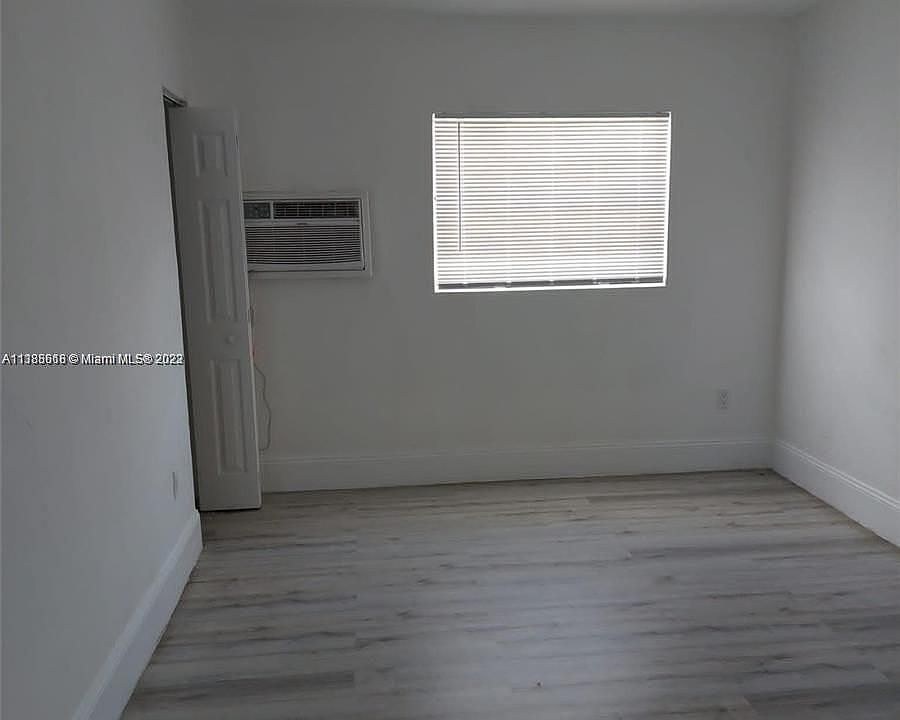 1st image of 422 S River Dr #3