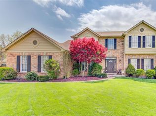 806 Courtwood Ln, Ballwin, MO 63011