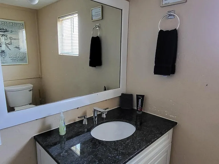 712 E Pierce St #2 — Photo 15