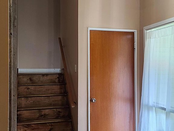 5th image of 64 Evergreen Dr
