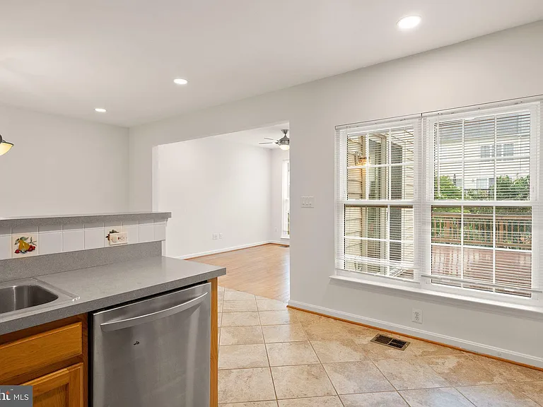 42685 Rolling Rock Sq — Photo 15