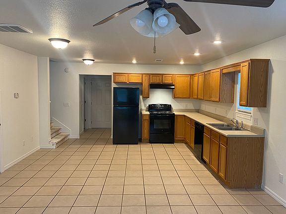 Kitchen & Dining