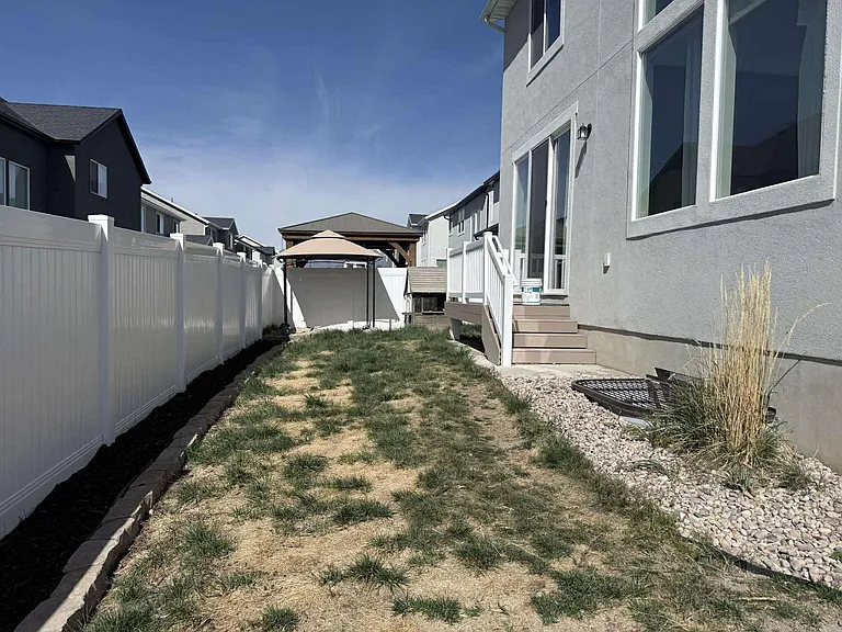 1467 W Holland Dr — Photo 17