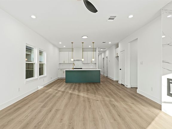5th image of 4827 Baldwin St