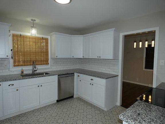 3rd image of 4204 N Cypress Ave