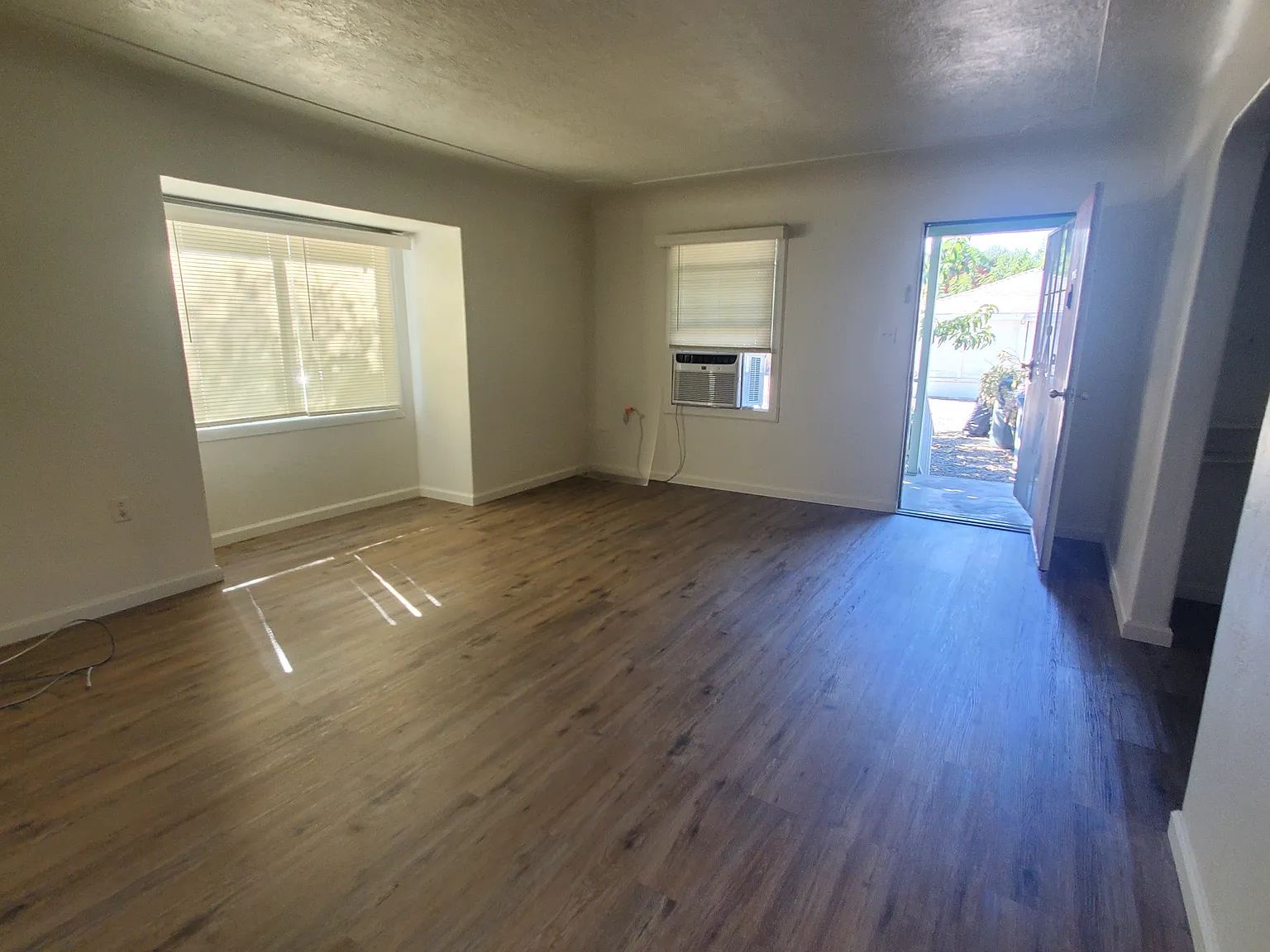2 bed, 939 sqft, $1,600 — Photo 3