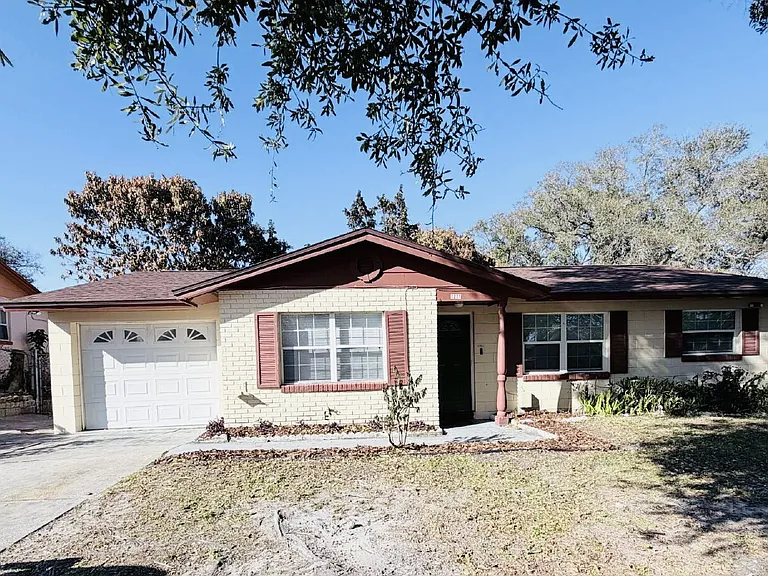 1211 Robert King High Dr — Photo 1