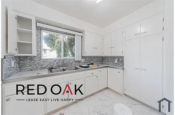 Building Photo - 3325 W 84th St #3325