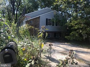 1083 Locust Dr, Pasadena, MD 21122