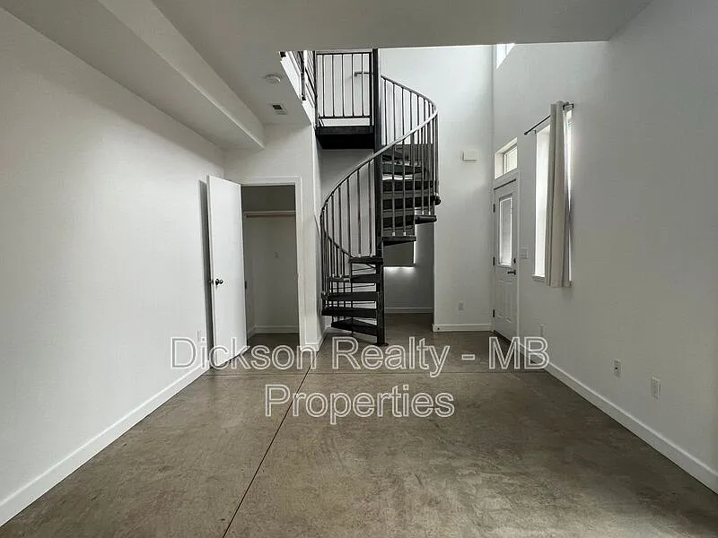 1 bed, 1.5 bath, $1,650 — Photo 4