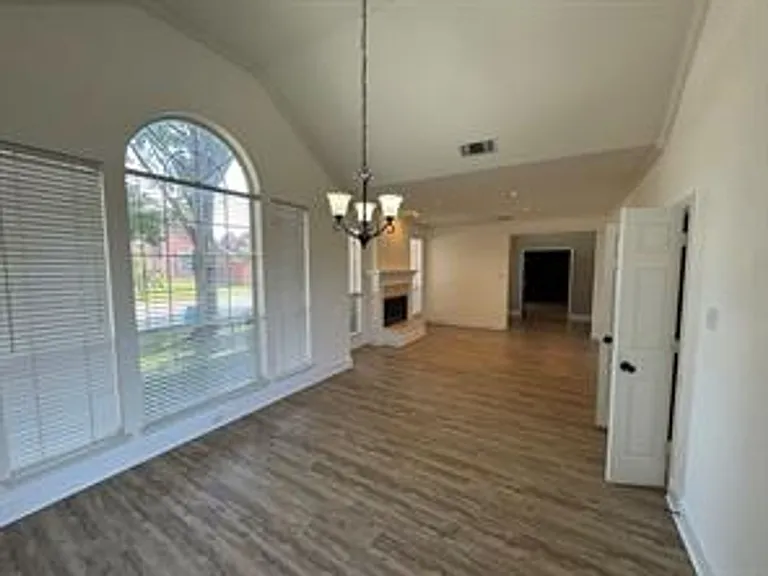 1100 Hunters Creek Dr — Photo 17