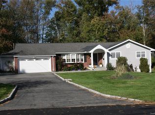 13 Birchbrook Dr, Valhalla, NY 10595