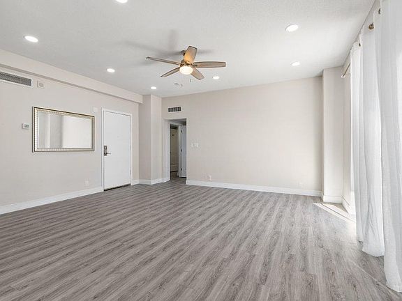 3rd image of 2109 Bayshore Blvd Unit 204