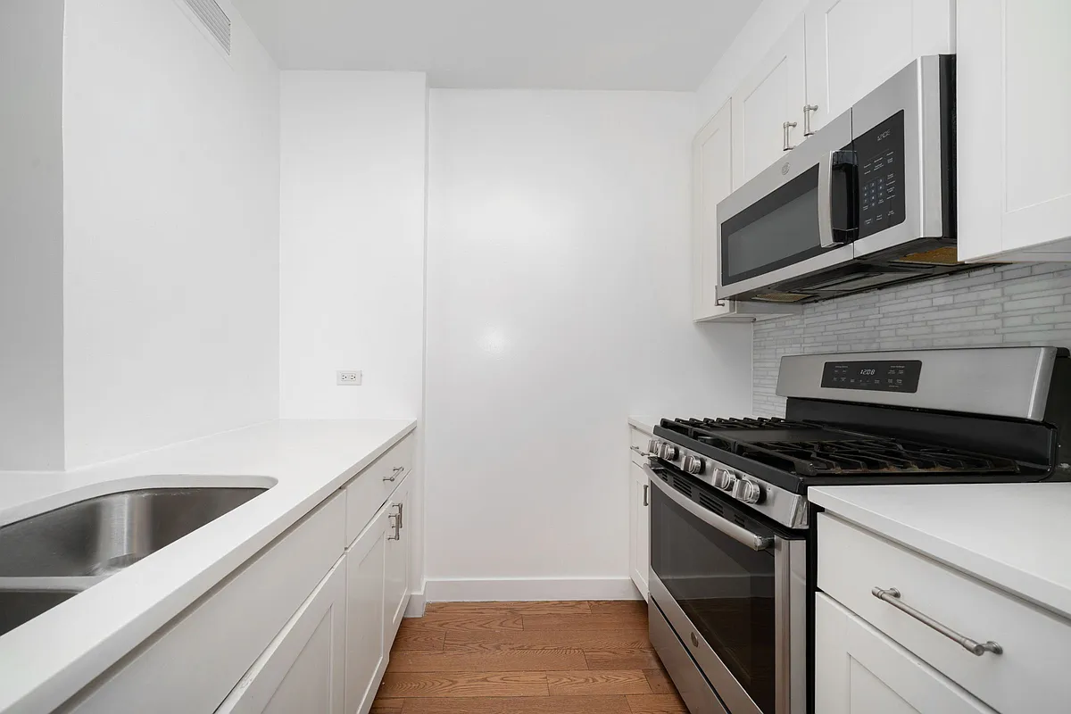Building Photo - 7525 153rd St #449