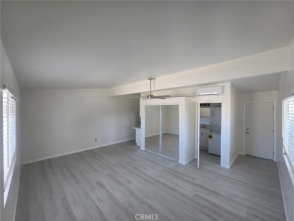 Studio, 400 sqft, $1,875 — Photo 1