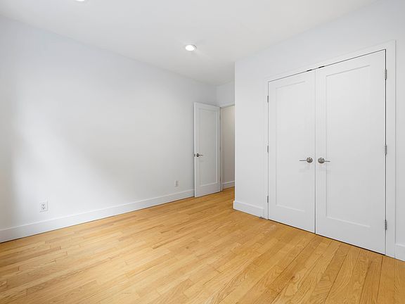5th image of 207 E 37th St APT 3a