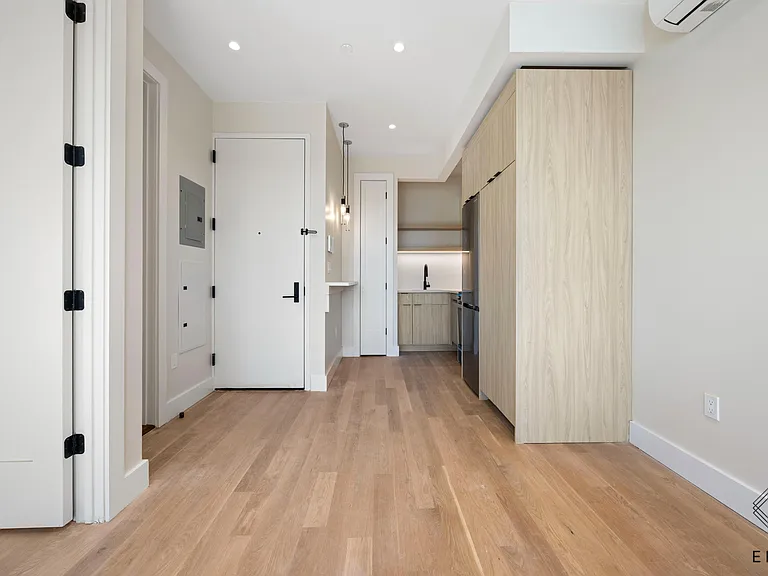 1080 Rogers Ave #4A — Photo 2