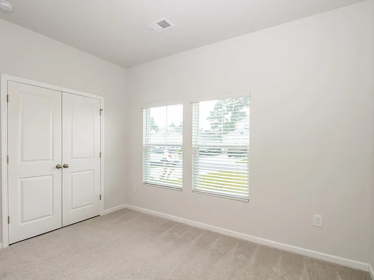 128 S Reindeer Rd — Photo 15