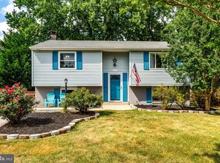 205 Chestnut Ct, Sterling, VA 20164