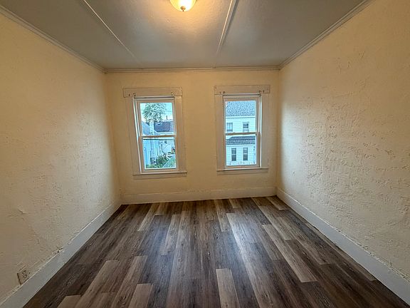 4th image of 35-37 Fulton St #2