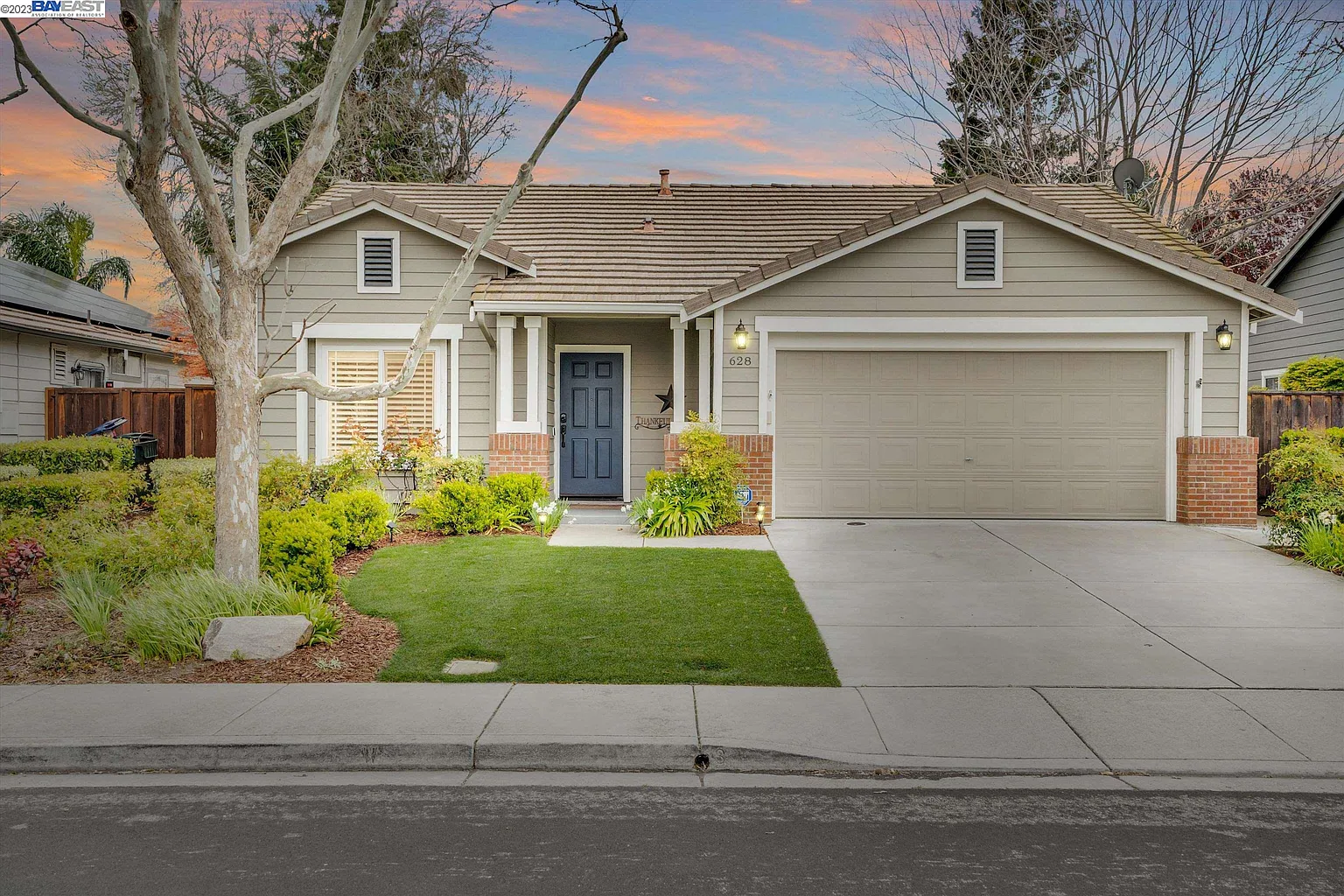 628 Saddleback Cir photo 1