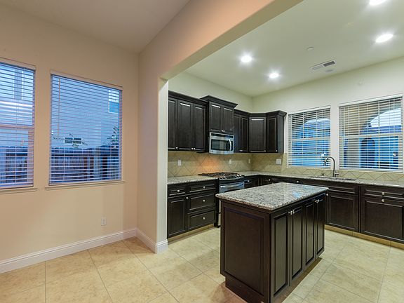 4th image of 2078 Buckingham Ave