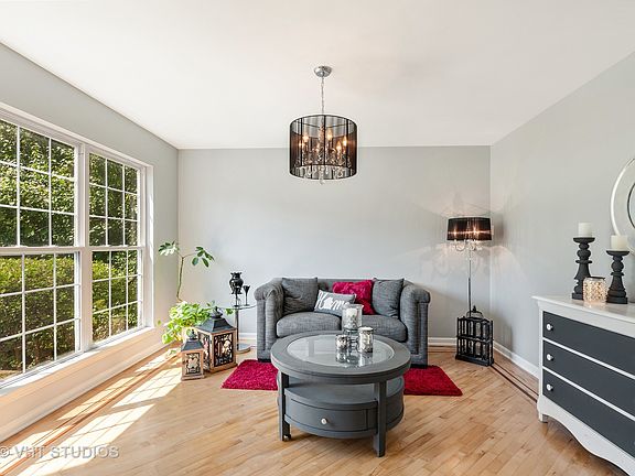 2nd image of 410 Jackson Blvd