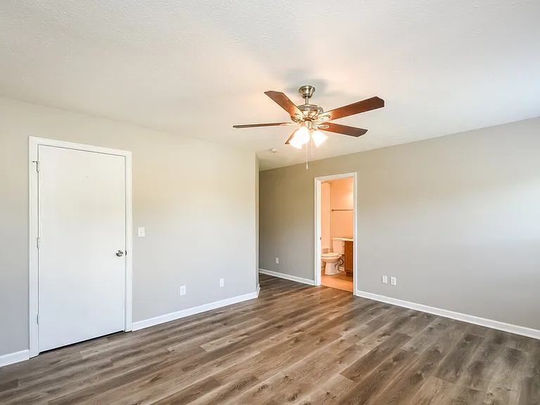 1295 Spring Lake Dr — Photo 10