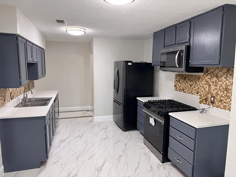 4209 Puget St — Photo 10