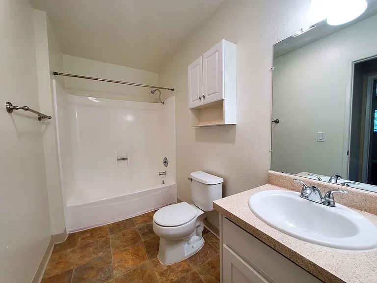 Parklane Apartments — Photo 36
