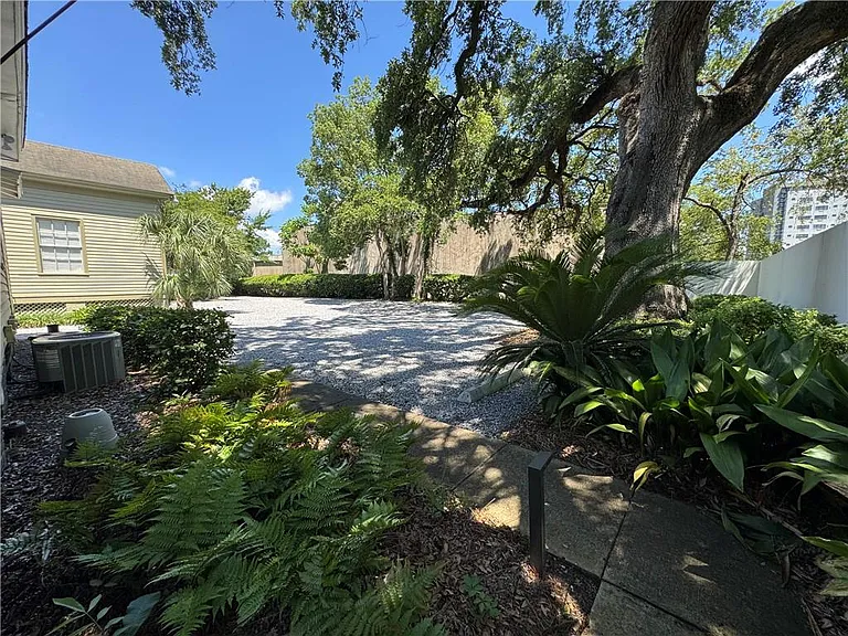 808 Dauphin St #C — Photo 19