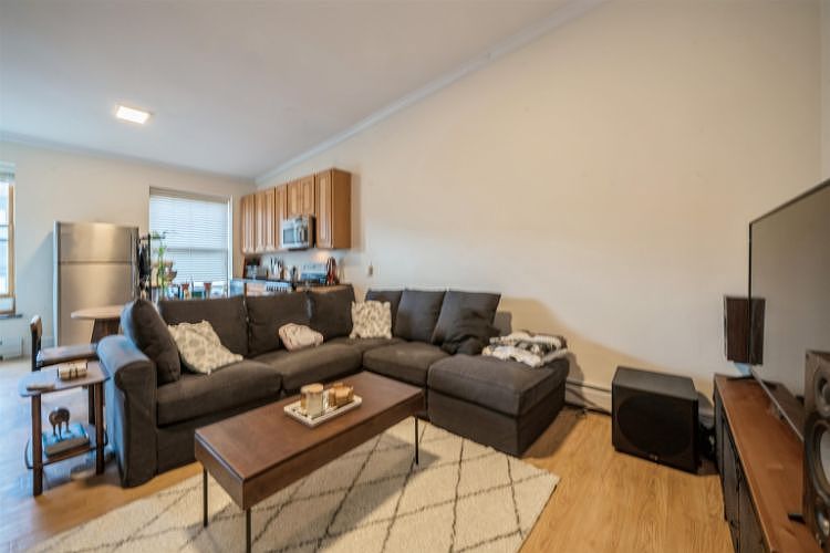 1st image of 287 York St #4