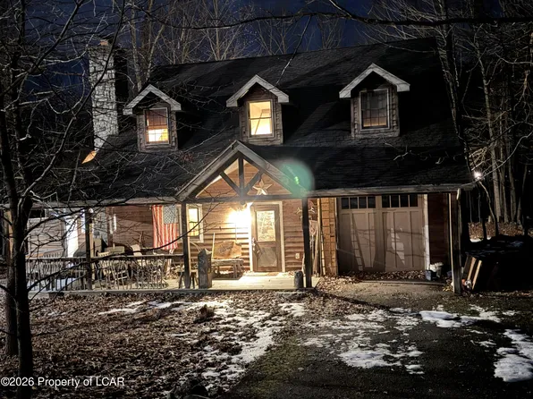 17 Creek Cir, Hazleton, PA 18202