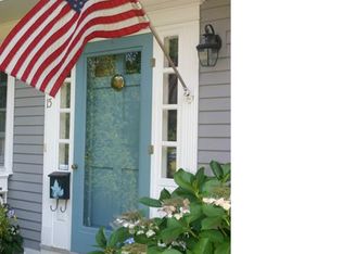 15 Burrows St, Mystic, CT 06355