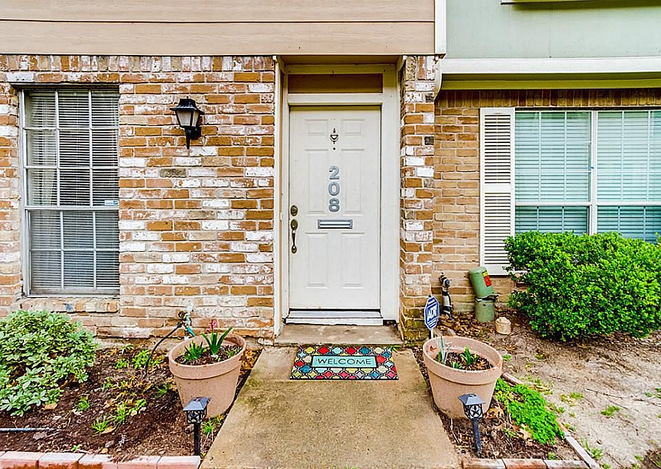 2nd image of 8102 Amelia Rd #208