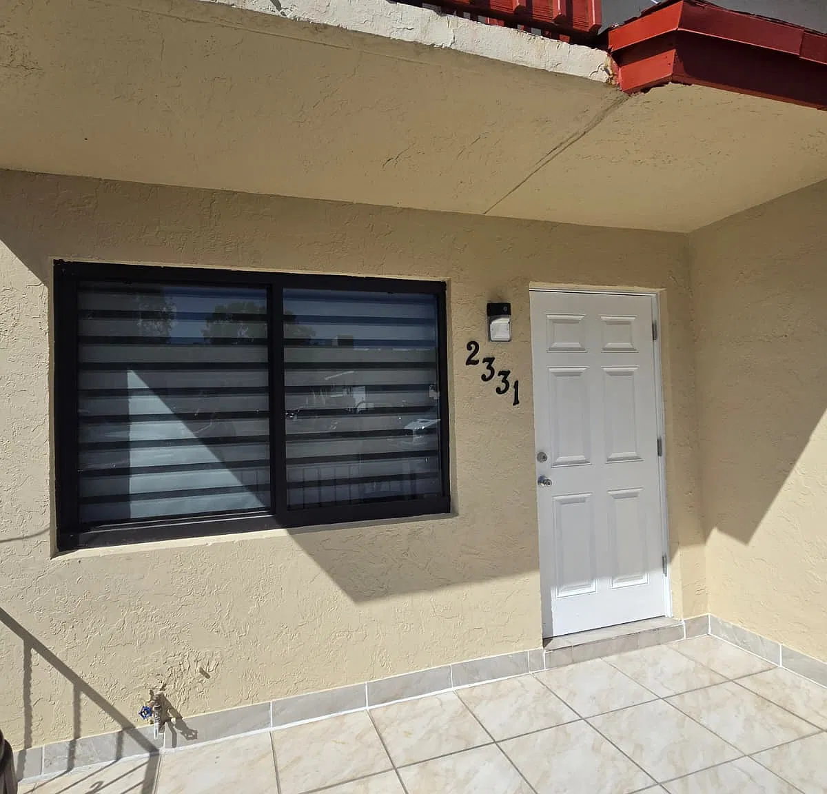 2 bed, 1.5 bath, 825 sqft, $2,300 — Photo 3