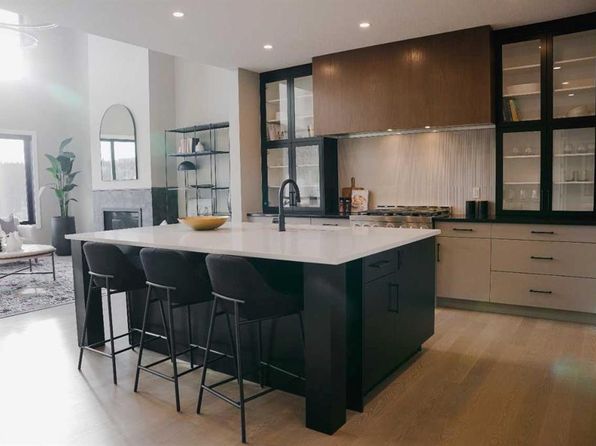 237 N Rowmont Dr NW, Calgary, AB T3L 0J4
