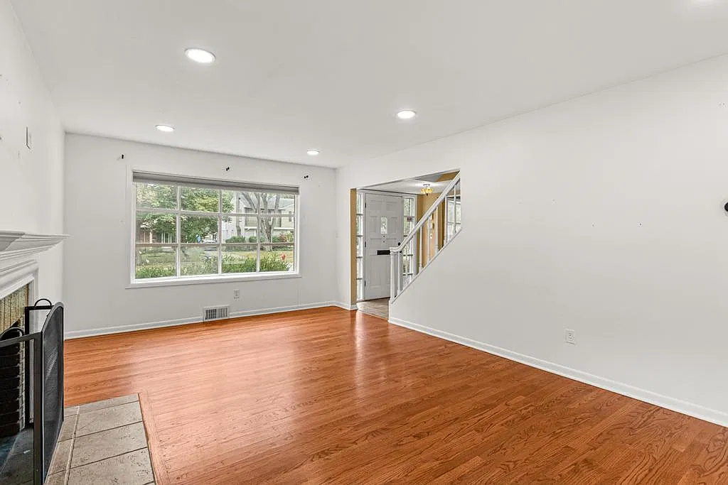 3 bed, 1.5 bath, 1639 sqft, $2,950 — Photo 4
