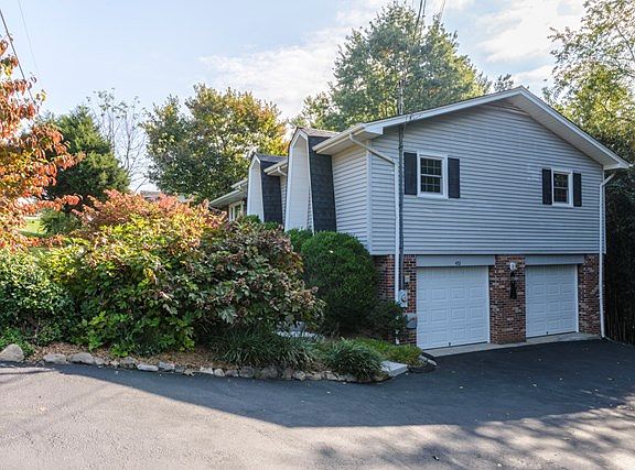 3rd image of 452 Brookhill Dr