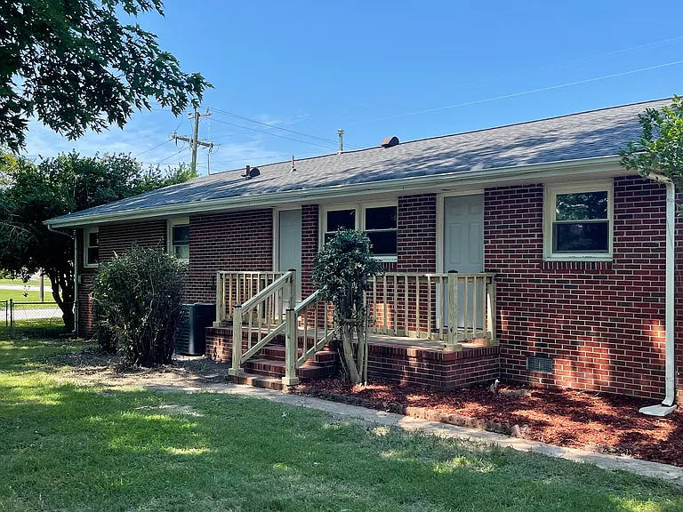 4 Rexford Dr — Photo 4