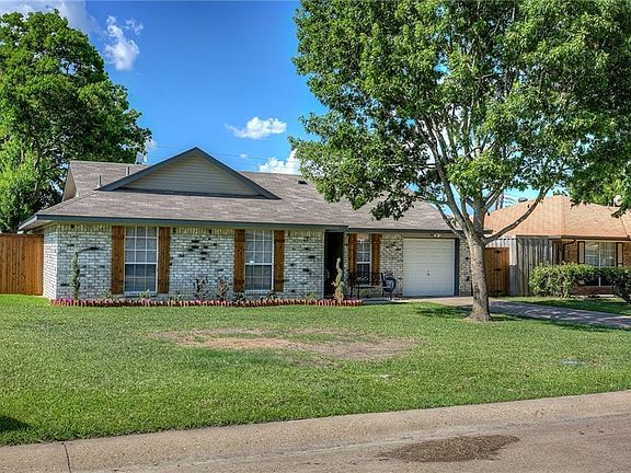 3rd image of 824 Loganwood Dr